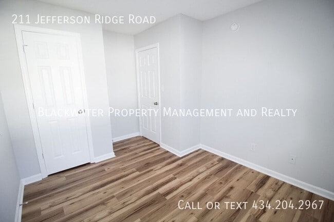 Building Photo - 211 Jefferson Ridge Rd