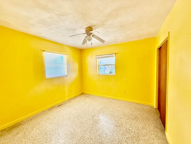 Building Photo - 1601 NE Maureen Ct