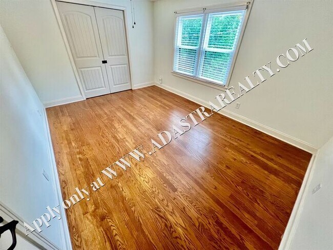 Building Photo - Beautiful 4 Bed 3.5 Bath Home in Fairway-Available NOW!!