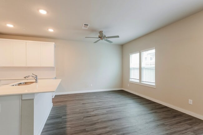 Building Photo - 373 N Centro Cir