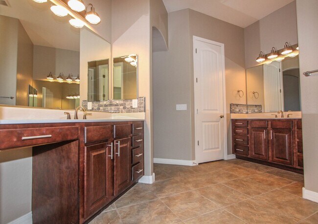 Building Photo - 4 Bedroom Home in Granville