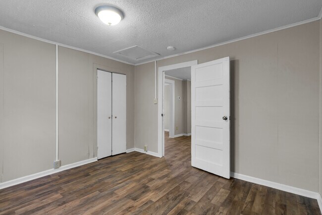 Building Photo - 607 1st Ave