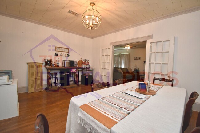 Building Photo - 3 Bed 2 Bath Home Within Walking Distance to Tech!