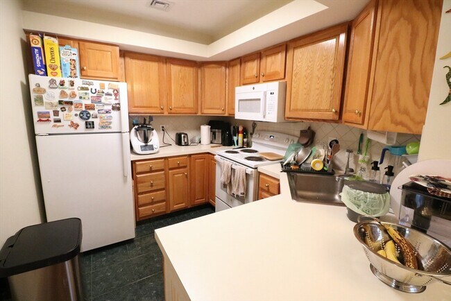 Building Photo - 114 Pleasant St