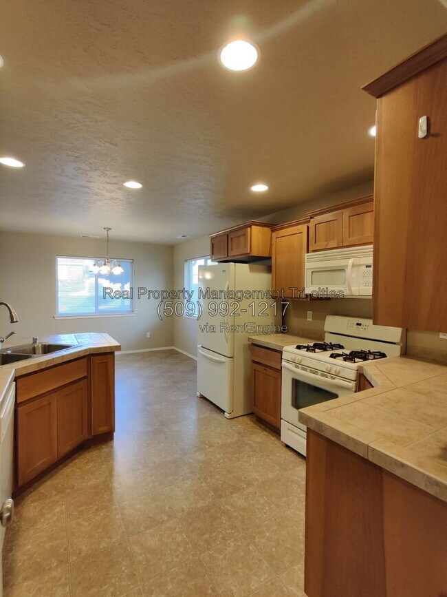 Building Photo - 2667 Torrey Pines Way