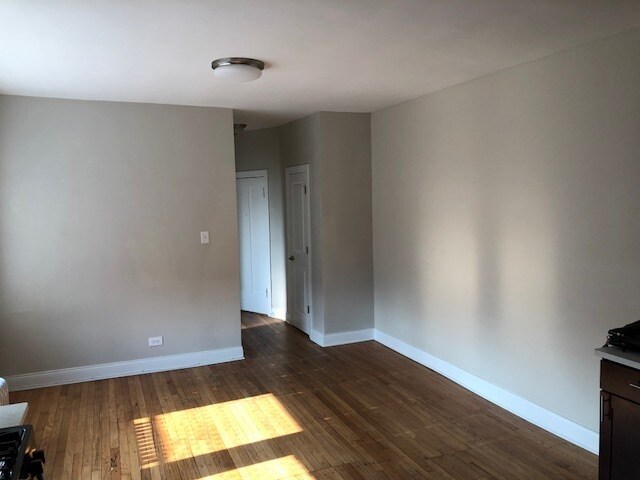 Building Photo - 3139 W Lawrence Ave