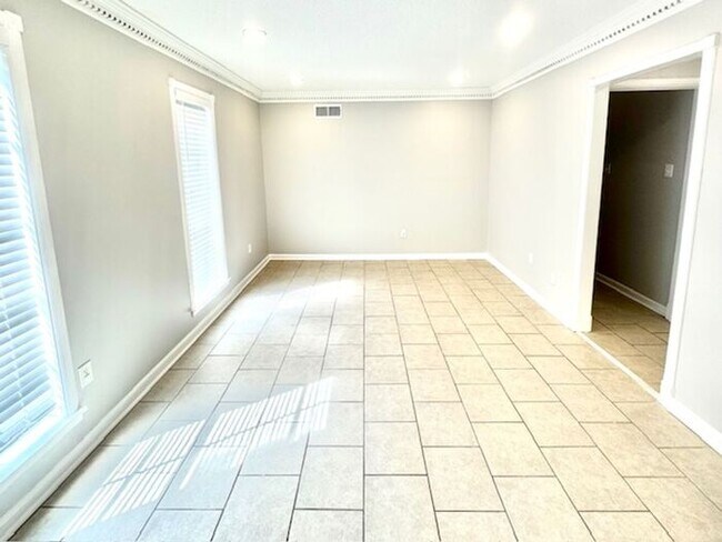 Building Photo - OPEN HOUSE! Renovated Bartlett Home- Highl...