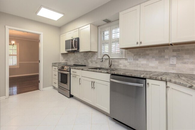 Building Photo - 1539 Brookside Dr