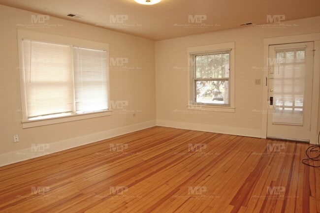 Building Photo - 812 W Myrtle St