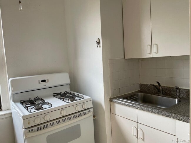 Building Photo - 192 Garth Rd