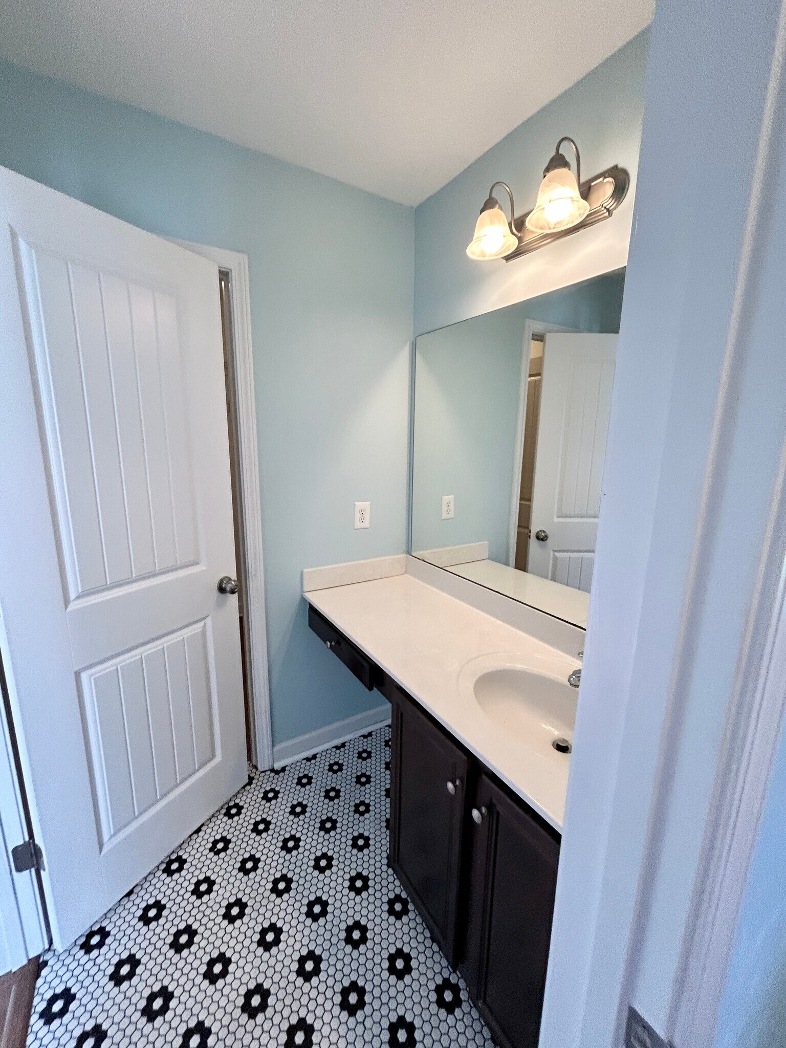 Building Photo - 301 Kraft St