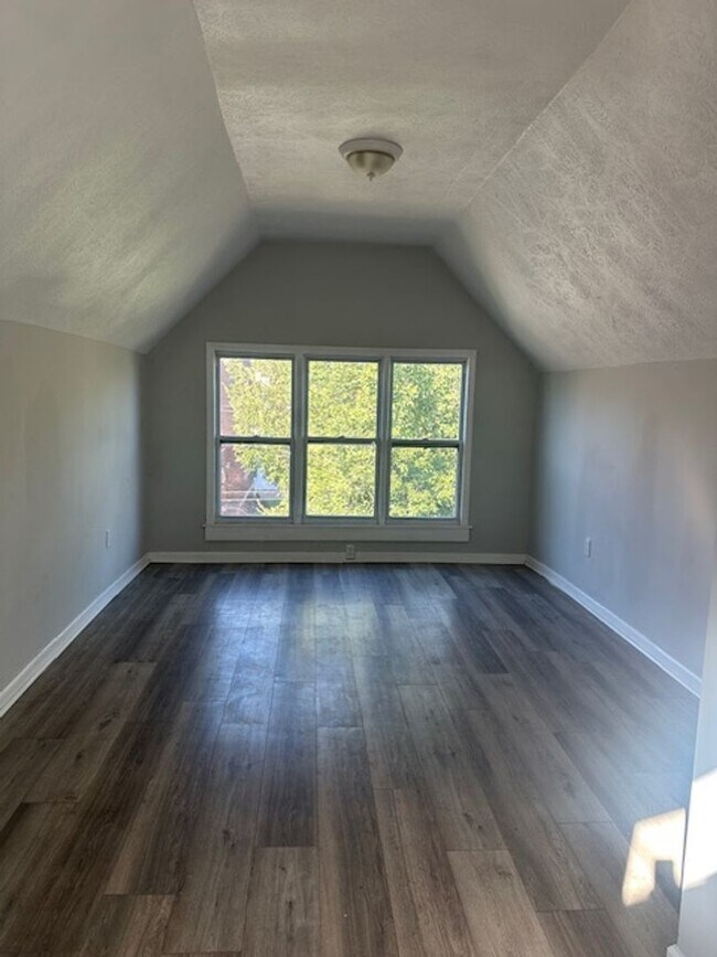 Building Photo - W98TH