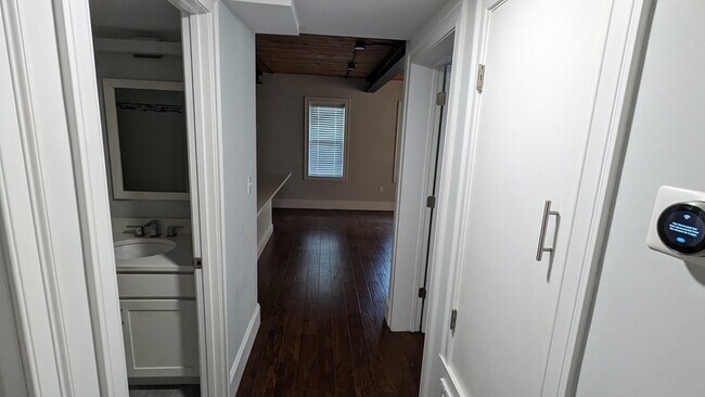 Building Photo - 192 Raymond St