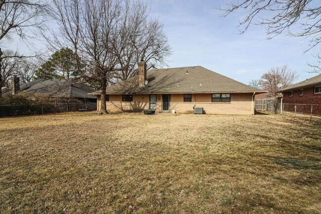 Building Photo - Located in South Tulsa - 3 Bedroom Home!!