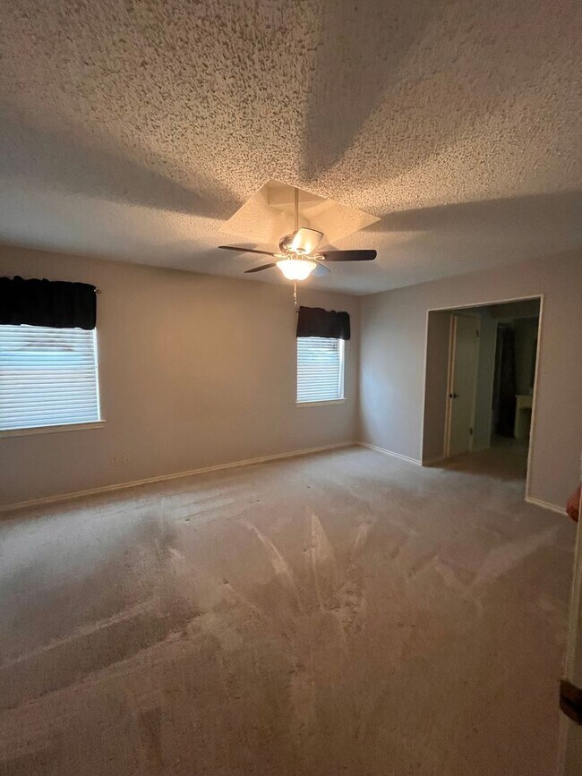 Building Photo - 4 Bedroom 2 Bath 2 Car Garage in Arlington - Excellent Location