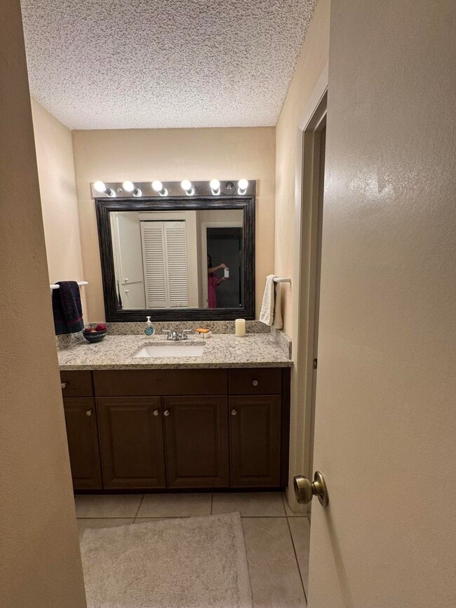 Building Photo - 11894 Suellen Cir