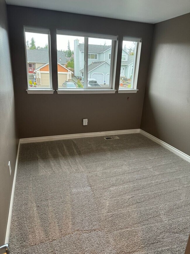 Building Photo - 4Bd/2.5Ba Maple Valley House