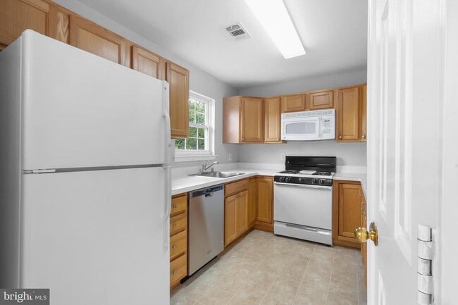 Building Photo - 511 Constellation Square SE