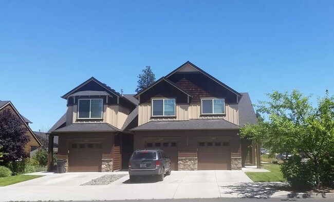 Primary Photo - 2 Bed/1.5 Bath Townhome Near the Old Mill