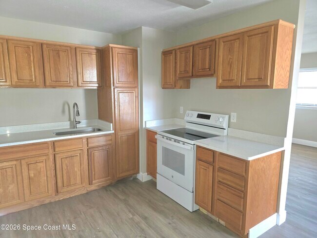 Building Photo - 4415 Coleridge Ave