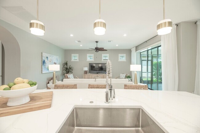 Building Photo - 13871 Miranese St