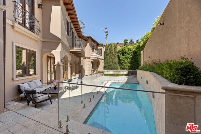 Building Photo - 1465 Robmar Dr