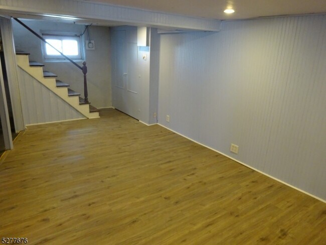 Building Photo - 54 Evergreen Ave