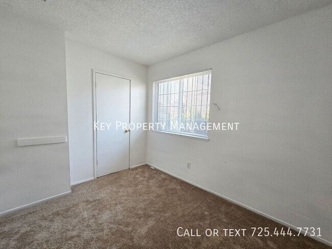 Building Photo - OPEN 3 BEDROOM/ 2 BATH CONDO