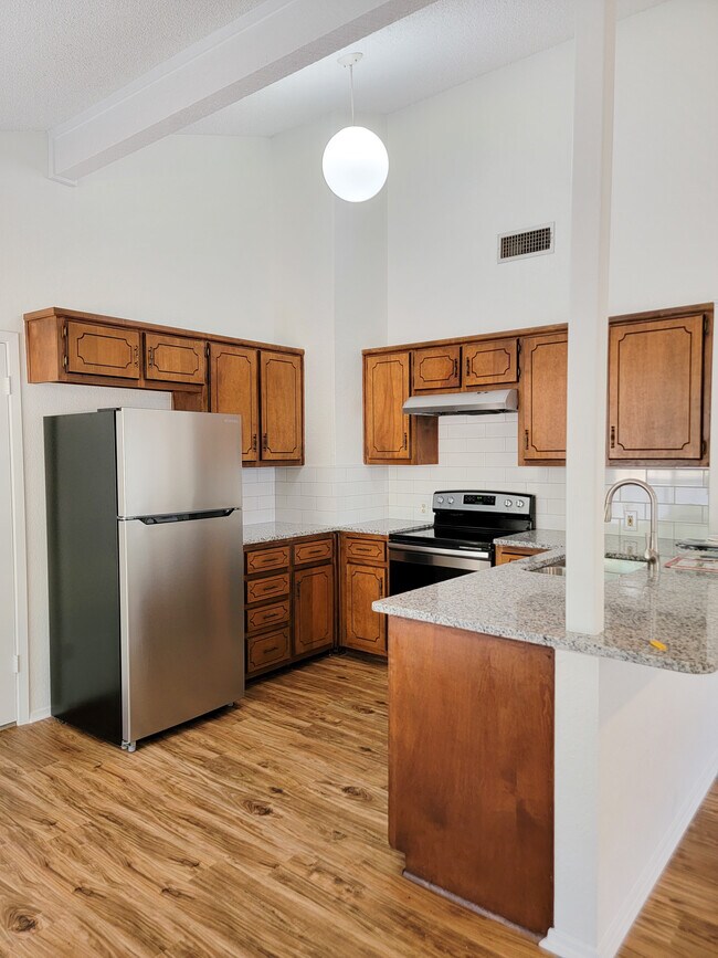 Building Photo - 2721 Maple Ave