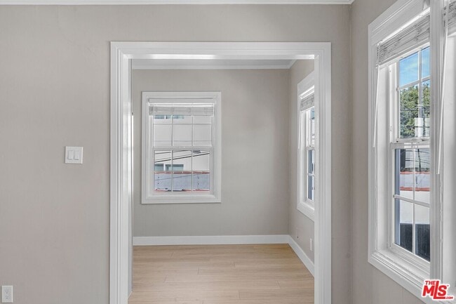 Building Photo - 1/2 W Olympic Blvd