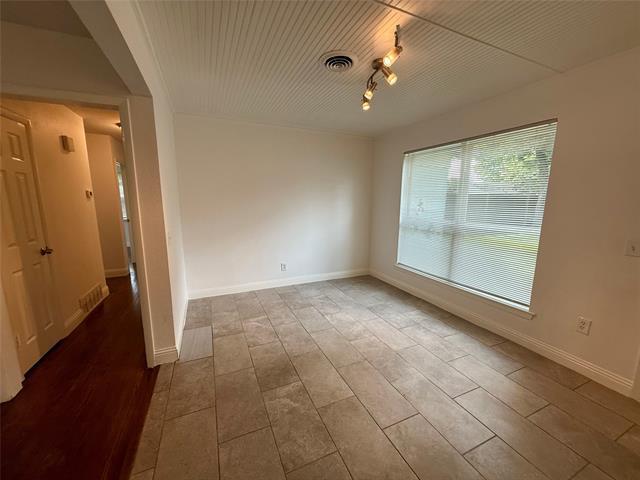 Building Photo - 2714 Maple Dr