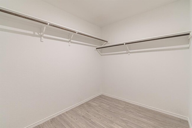 Building Photo - 6406 Reuben Kemper