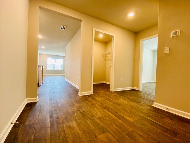 Building Photo - 23135 Shadowridge Dr