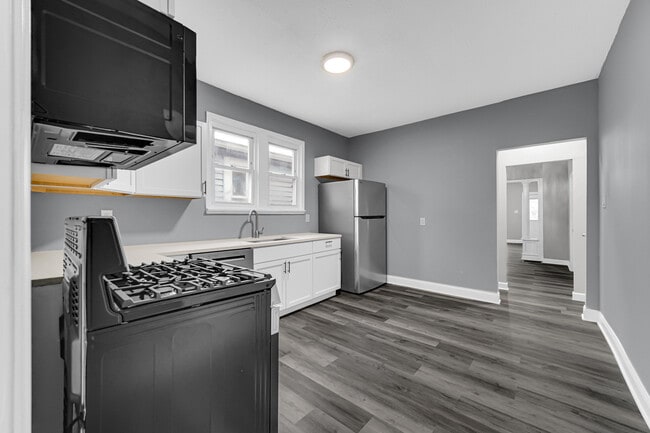 Building Photo - 5527 Alice Ave