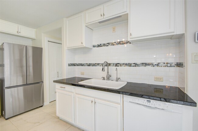 Building Photo - 4427 Waterfall Way