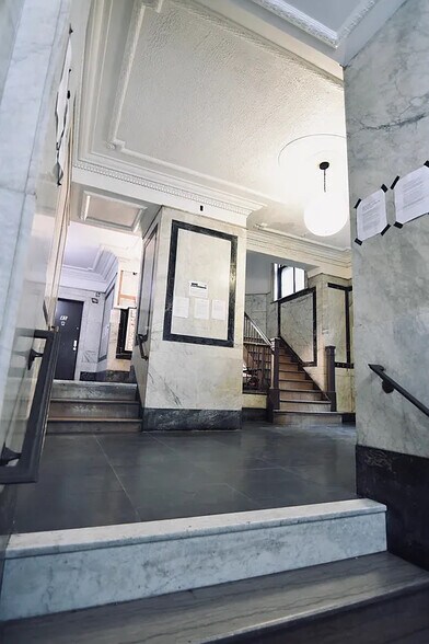 Building Photo - 901 Woodycrest Ave