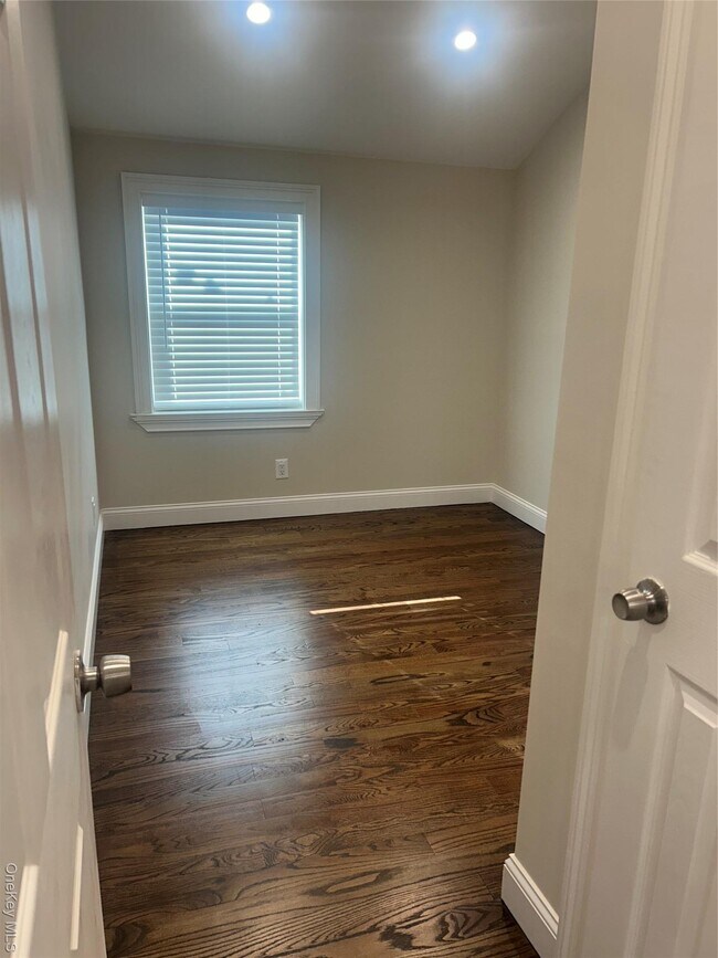 Building Photo - 147-24-147224 224th St