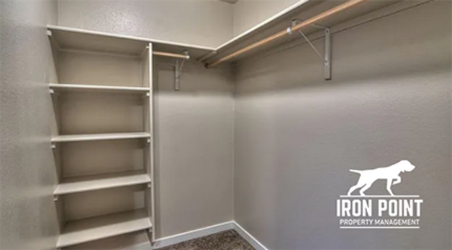 Building Photo - 3bed/2bath w/bonus room, 3 car garage, spl...