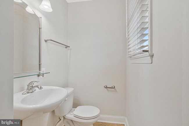 Building Photo - 1420 Knight Ave