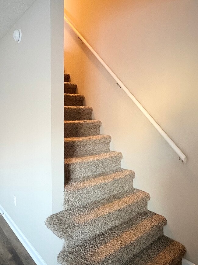 Building Photo - 1956 Sandra St