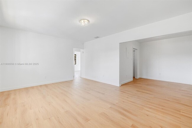 Building Photo - 1610 NW 33rd Ave