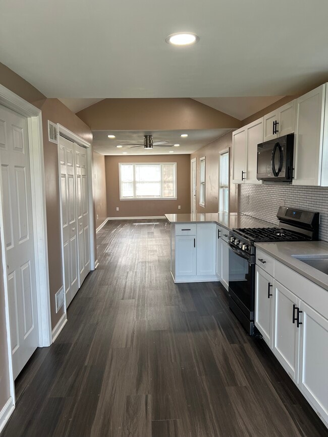 Building Photo - 5303 Woodland Rd