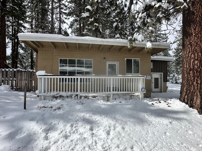 Building Photo - 2Bd home close to Bijou school! Call for a...