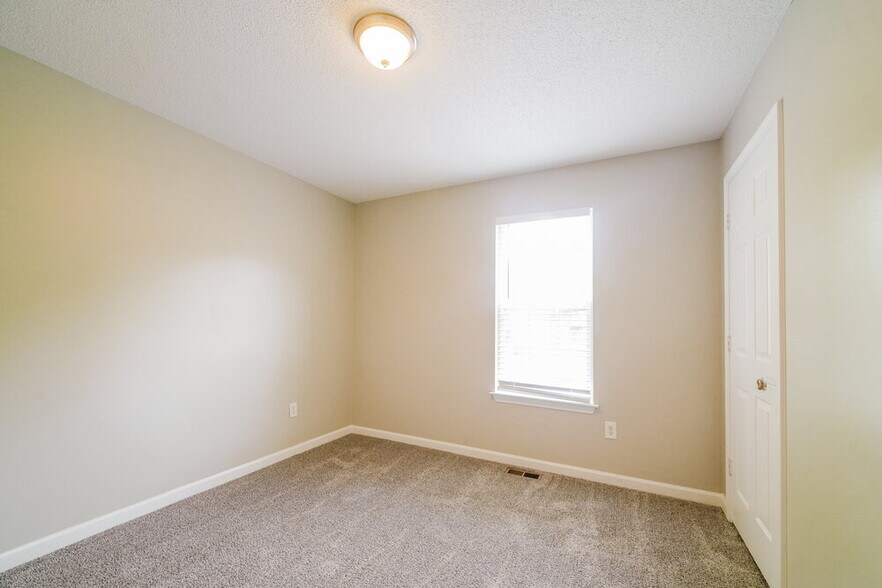 Building Photo - 5697 Newburn Ct