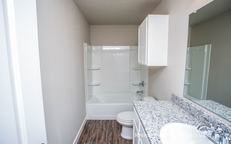 Building Photo - 407 E 21st St