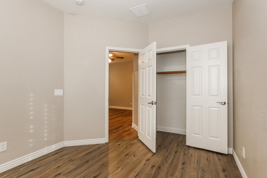 Building Photo - 2650 E Wildhorse Pl