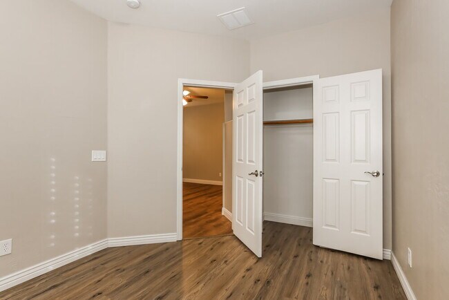 Building Photo - 2650 E Wildhorse Pl