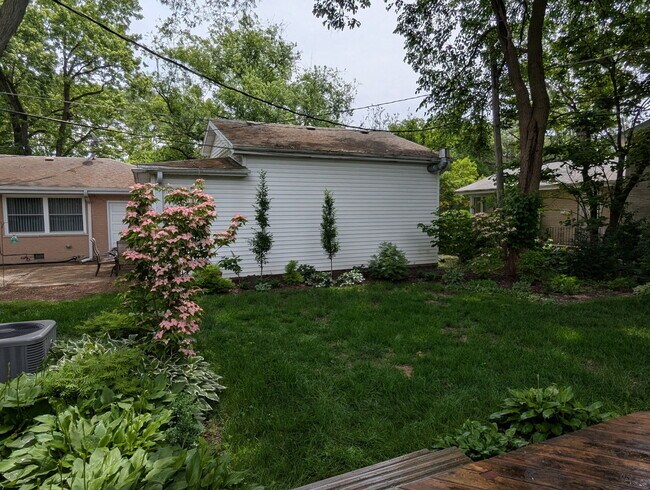 Building Photo - 321 Ferndale Rd