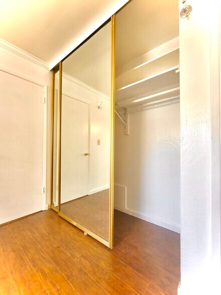 Master closet - 1586 Albatross Dr