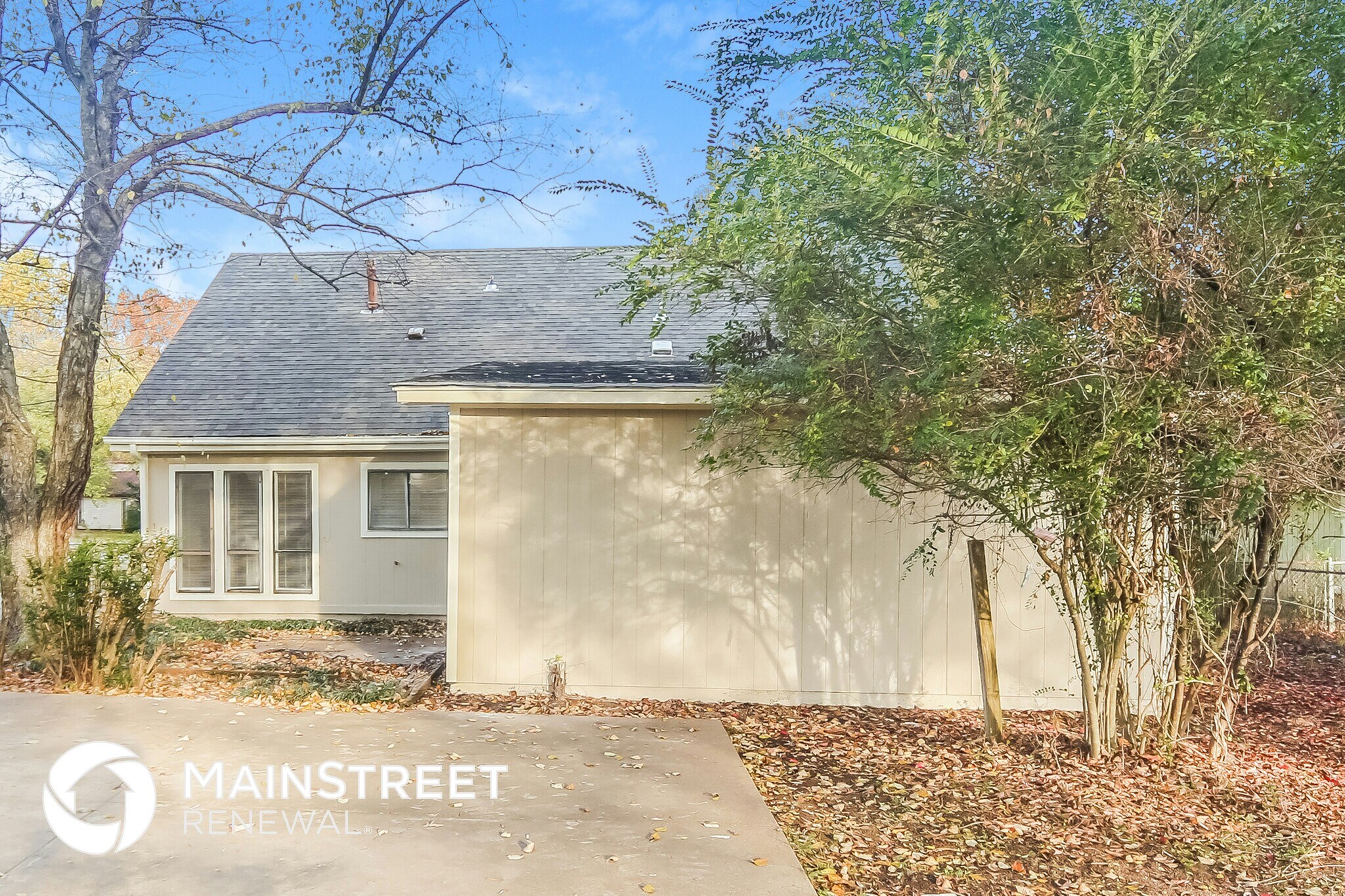 Building Photo - 3453 Cloudland Dr